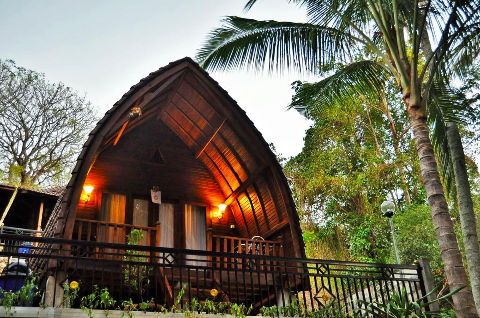 Coconut Hill Cottage Batununggul Extérieur photo